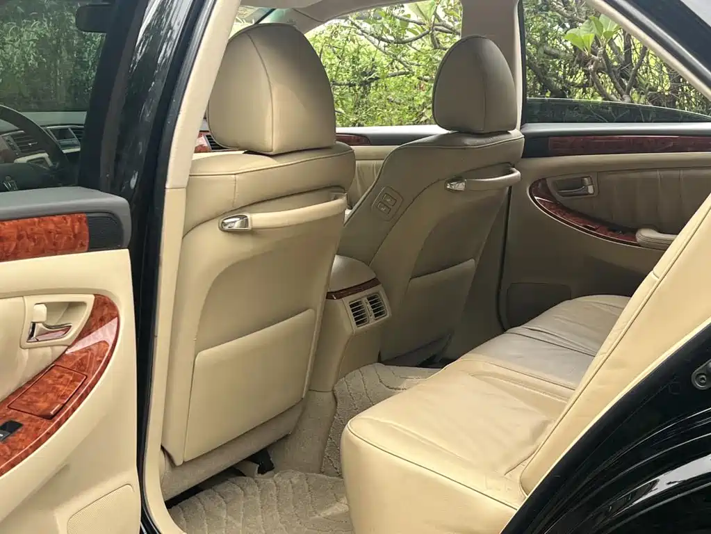 Toyota Crown — миниатюра 13