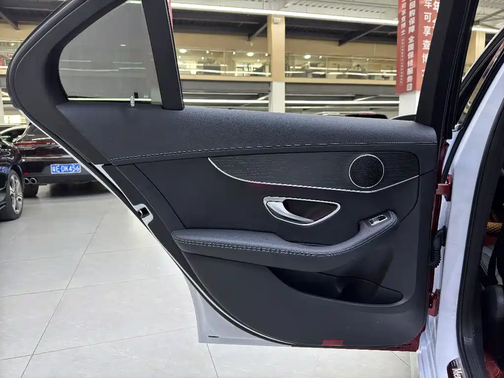 Mercedes-Benz C-Class — миниатюра 5