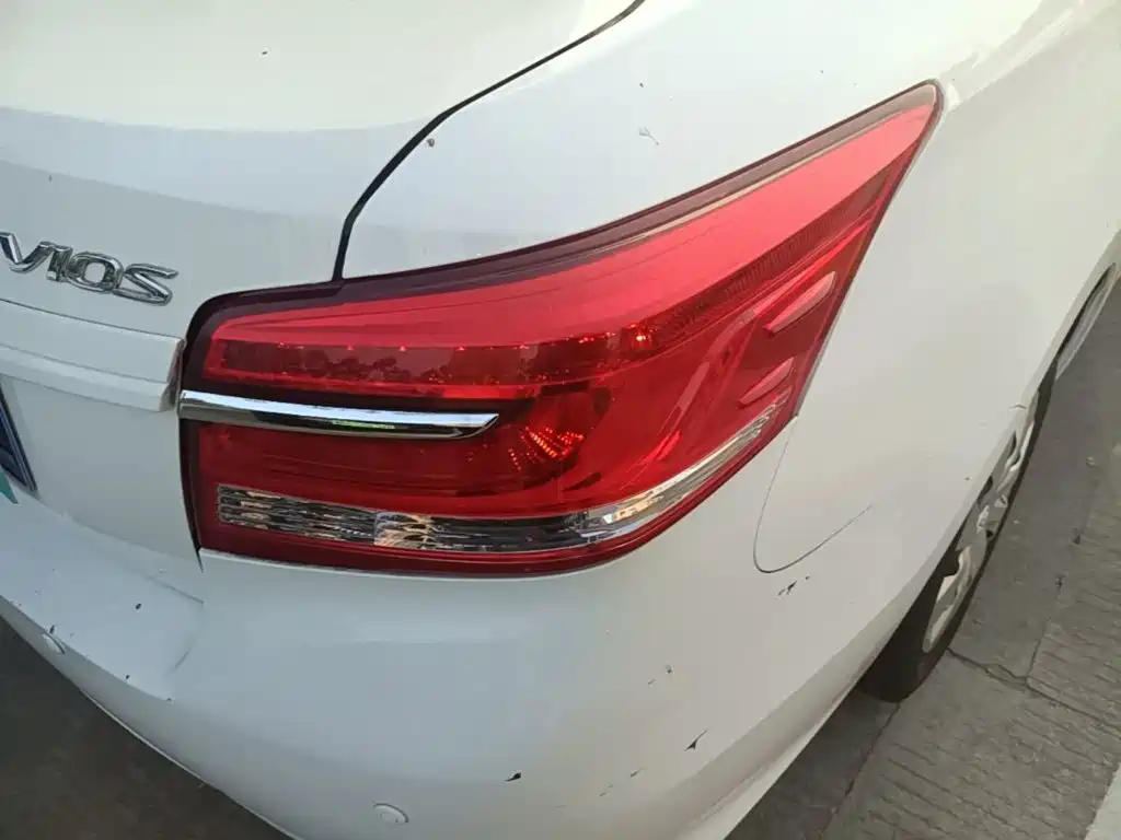Toyota Vios — миниатюра 8