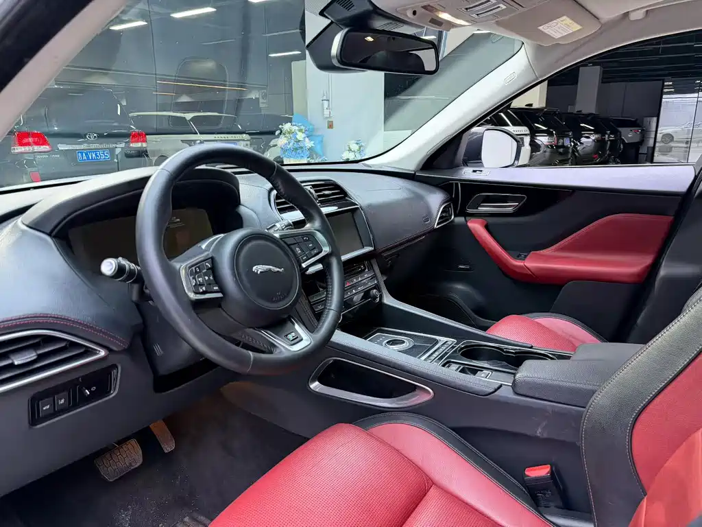 Jaguar F-PACE — миниатюра 4
