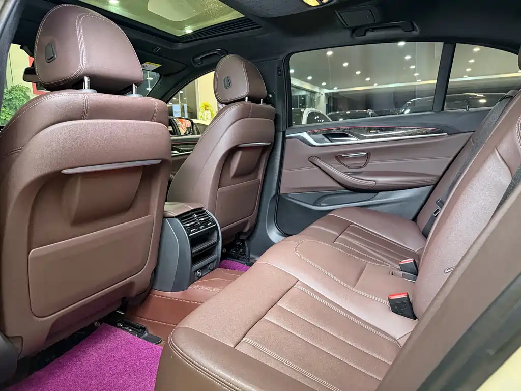 BMW 5 Series — миниатюра 10