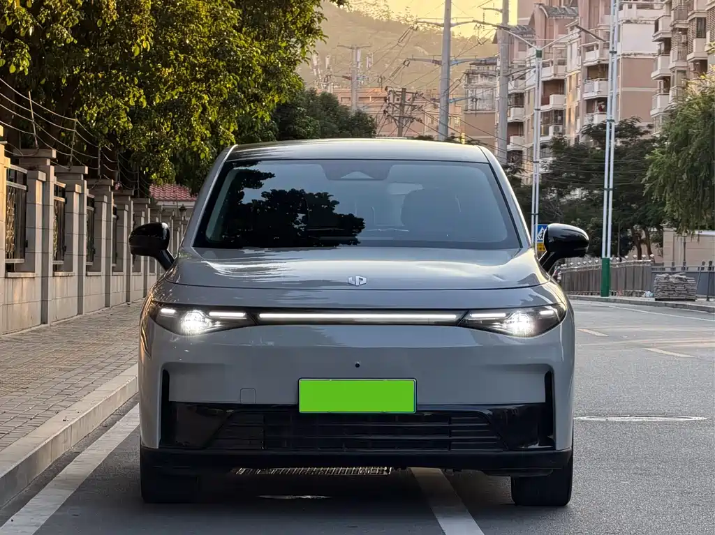Leapmotor Leapmotor C10 — миниатюра 2