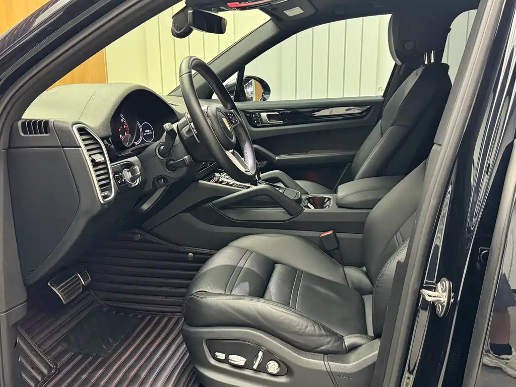 Porsche Cayenne — миниатюра 8
