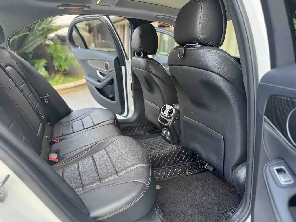 Mercedes-Benz C-Class — миниатюра 6