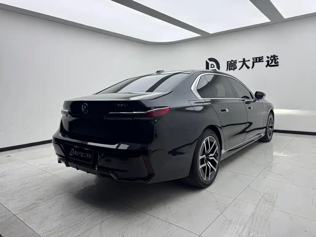 BMW 7 Series — миниатюра 6