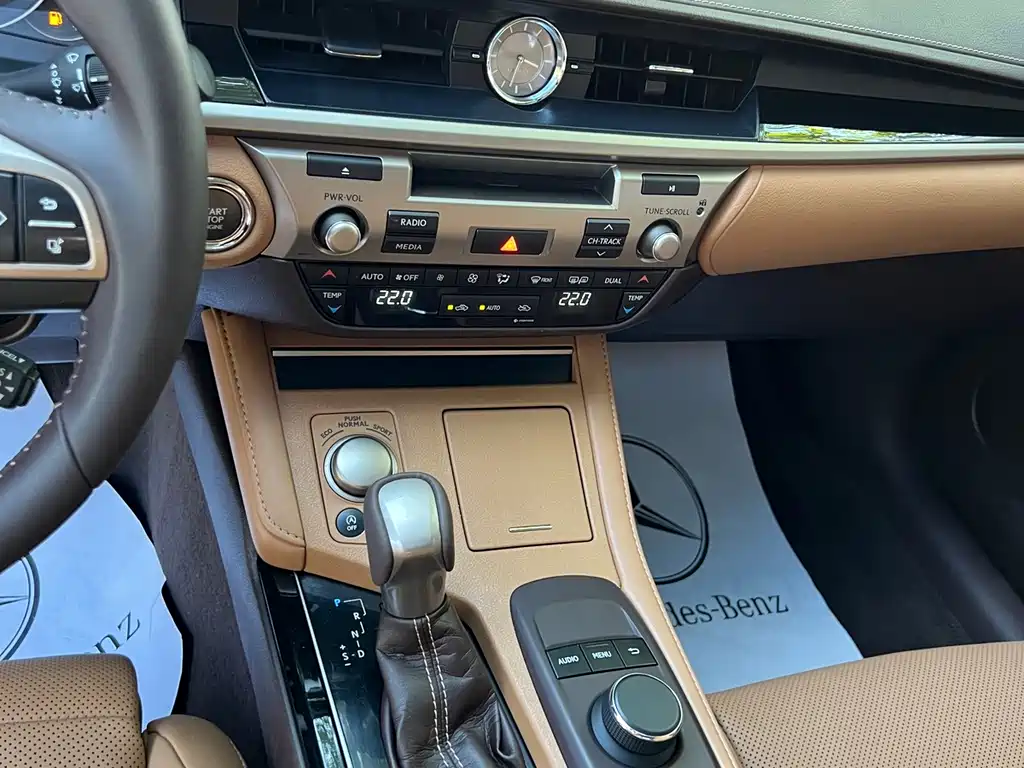 Lexus ES — миниатюра 12