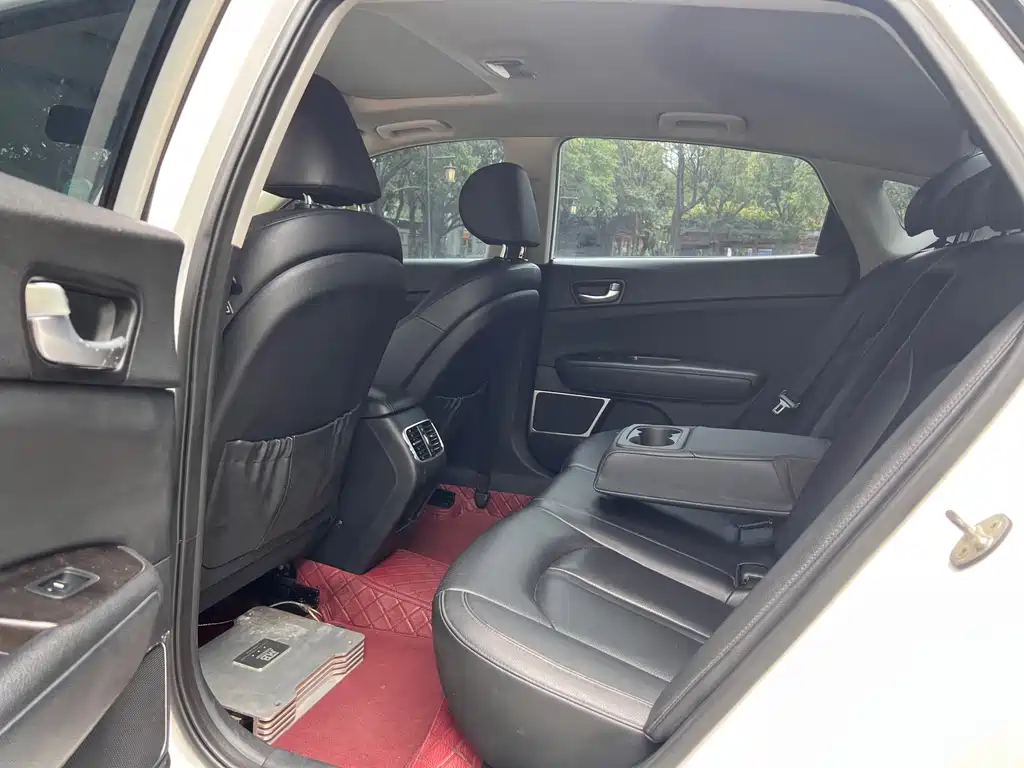 Kia K5 2016 2.0L AT LUX