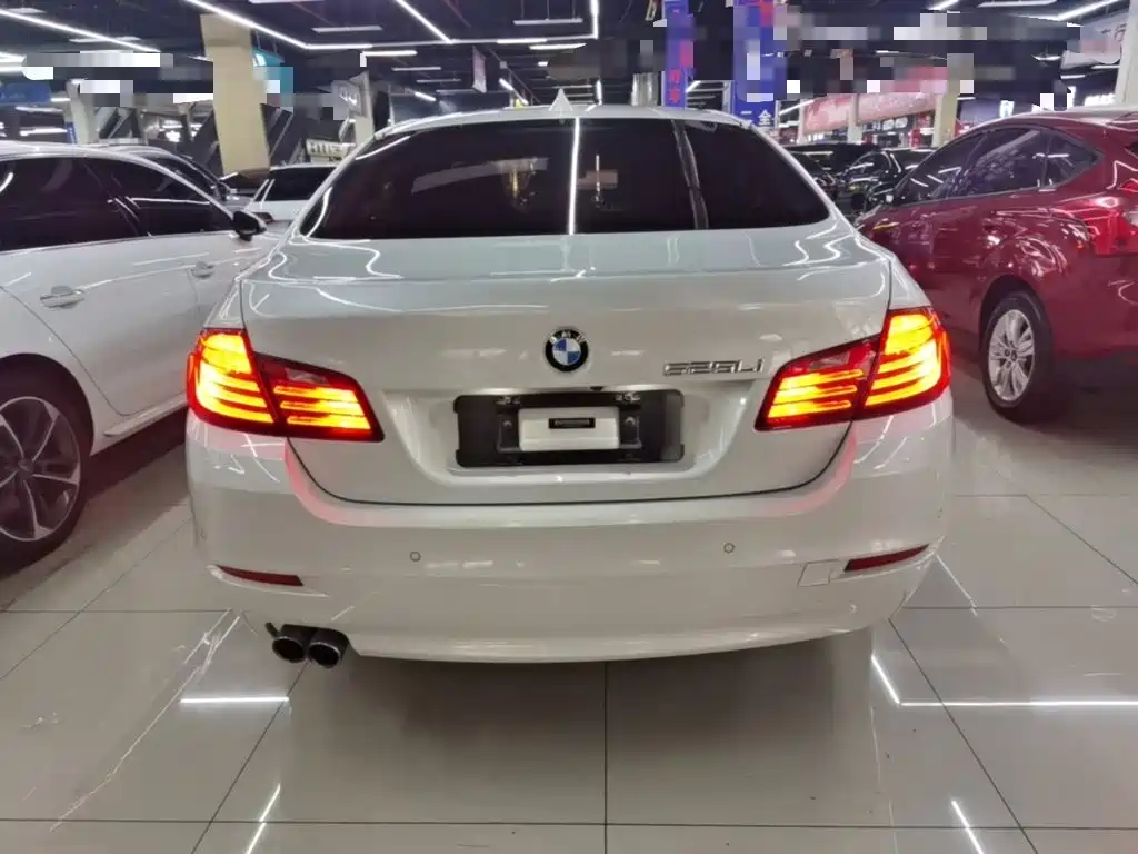 BMW 5 Series — миниатюра 6
