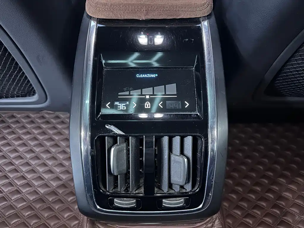 Volvo S90 — миниатюра 11