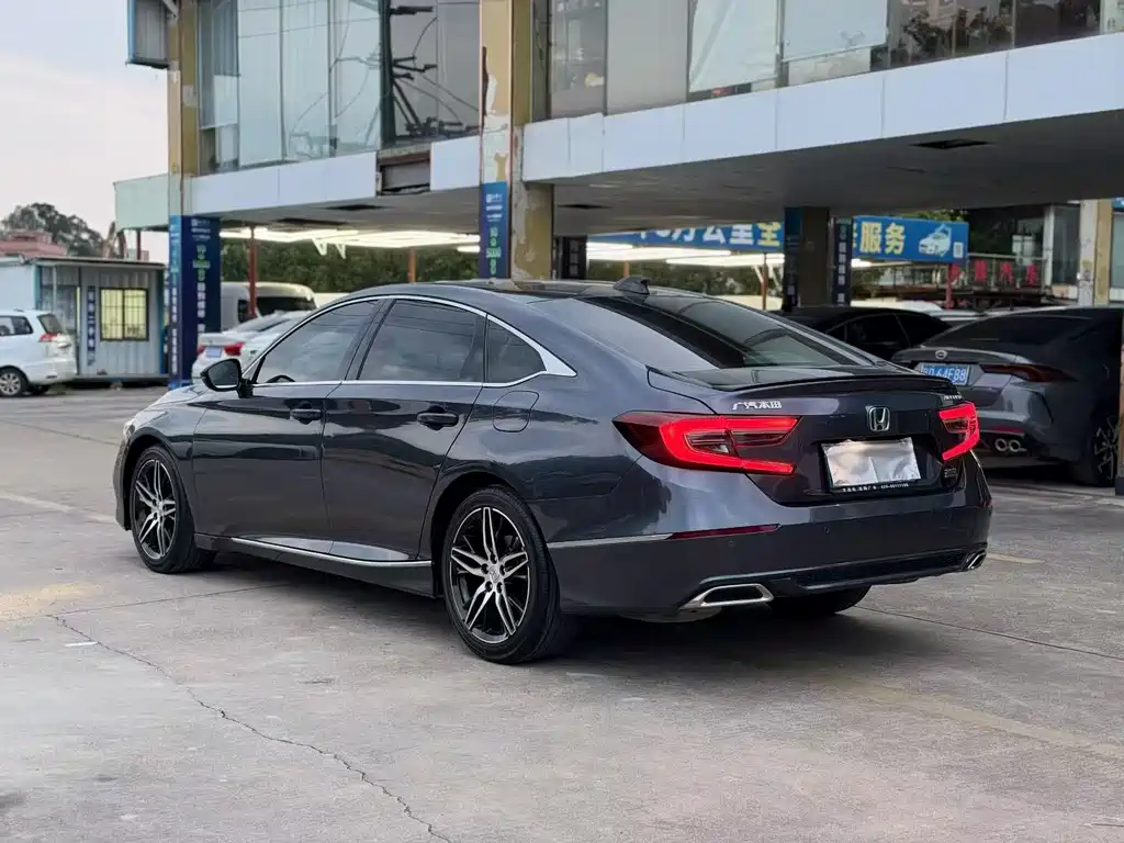 Honda Accord — миниатюра 9