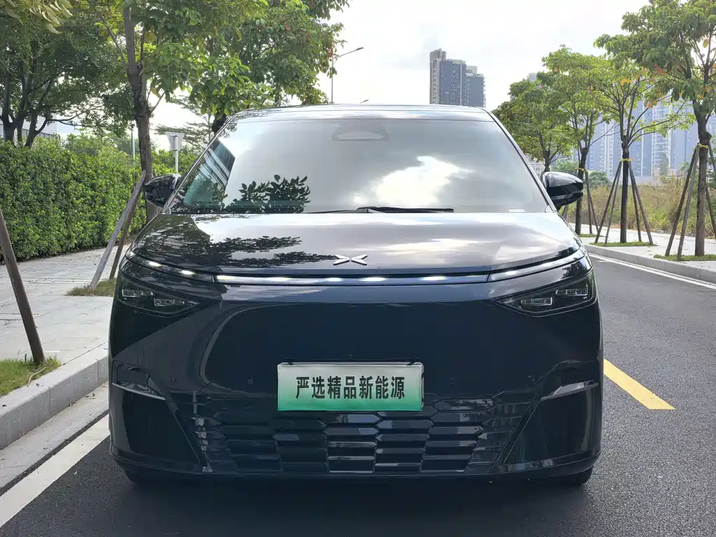 XPeng X9 — миниатюра 2