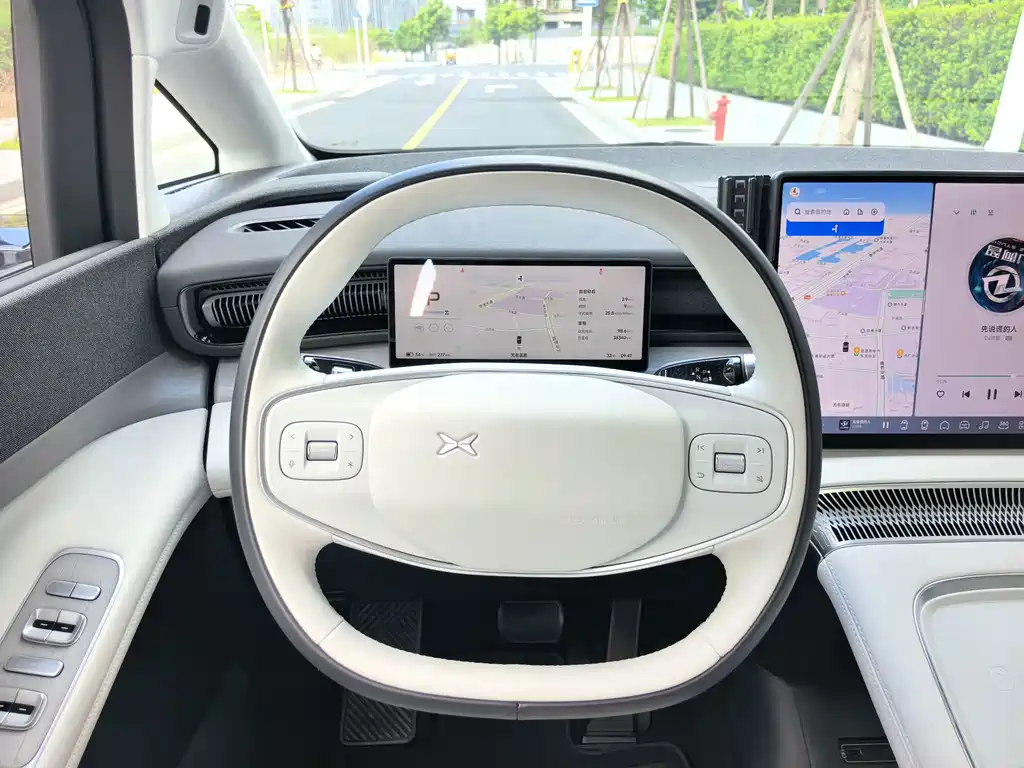 XPeng X9 — миниатюра 16