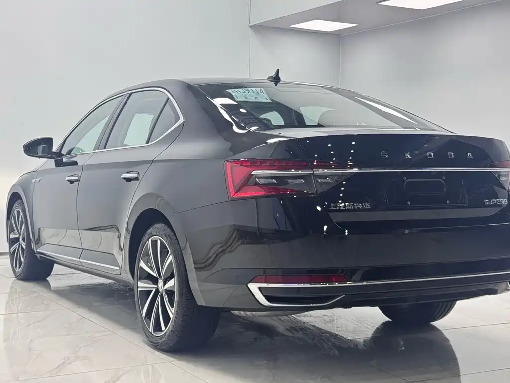 Skoda Superb — миниатюра 4