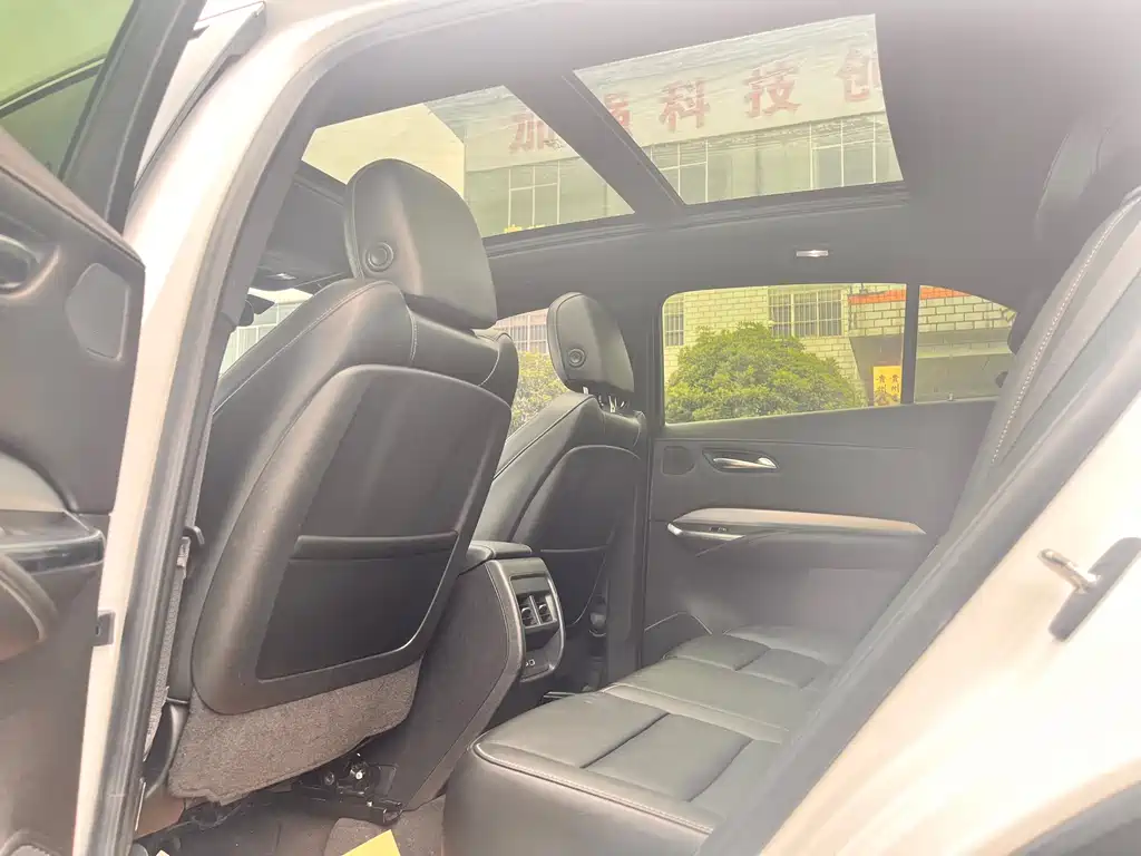 Cadillac XT4 2018 28T Lead