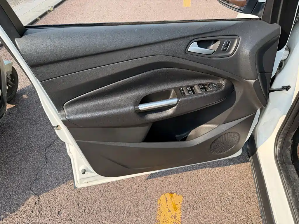 Ford Kuga — миниатюра 6