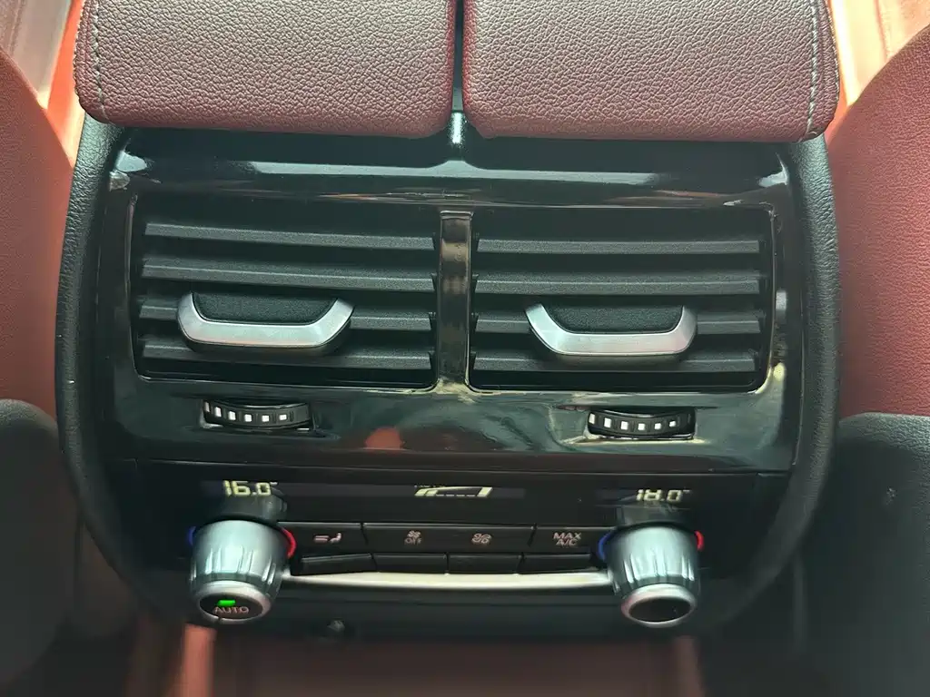 BMW 5 Series — миниатюра 19