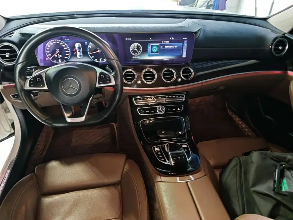 Mercedes-Benz E-Class — миниатюра 10