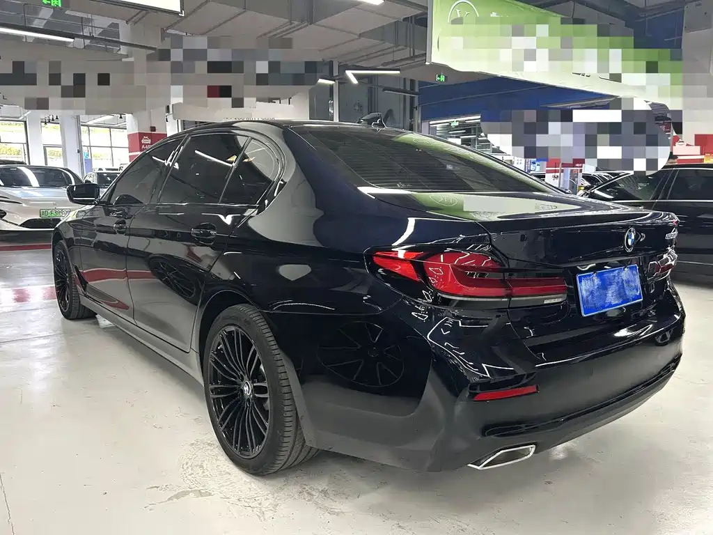 BMW 5 Series — миниатюра 8