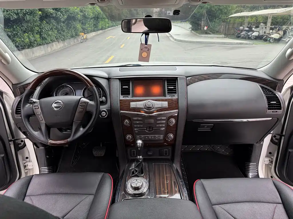 Nissan Patrol — миниатюра 6