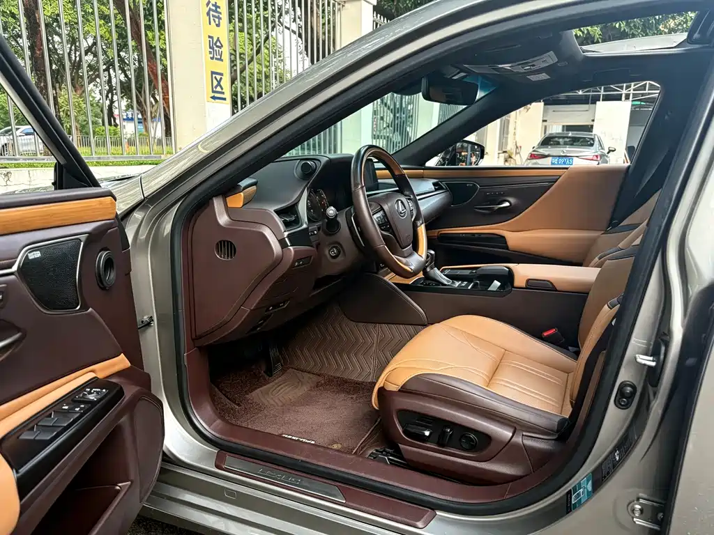 Lexus ES — миниатюра 7