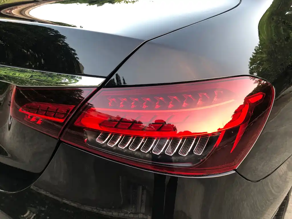 Mercedes-Benz E-Class — миниатюра 25