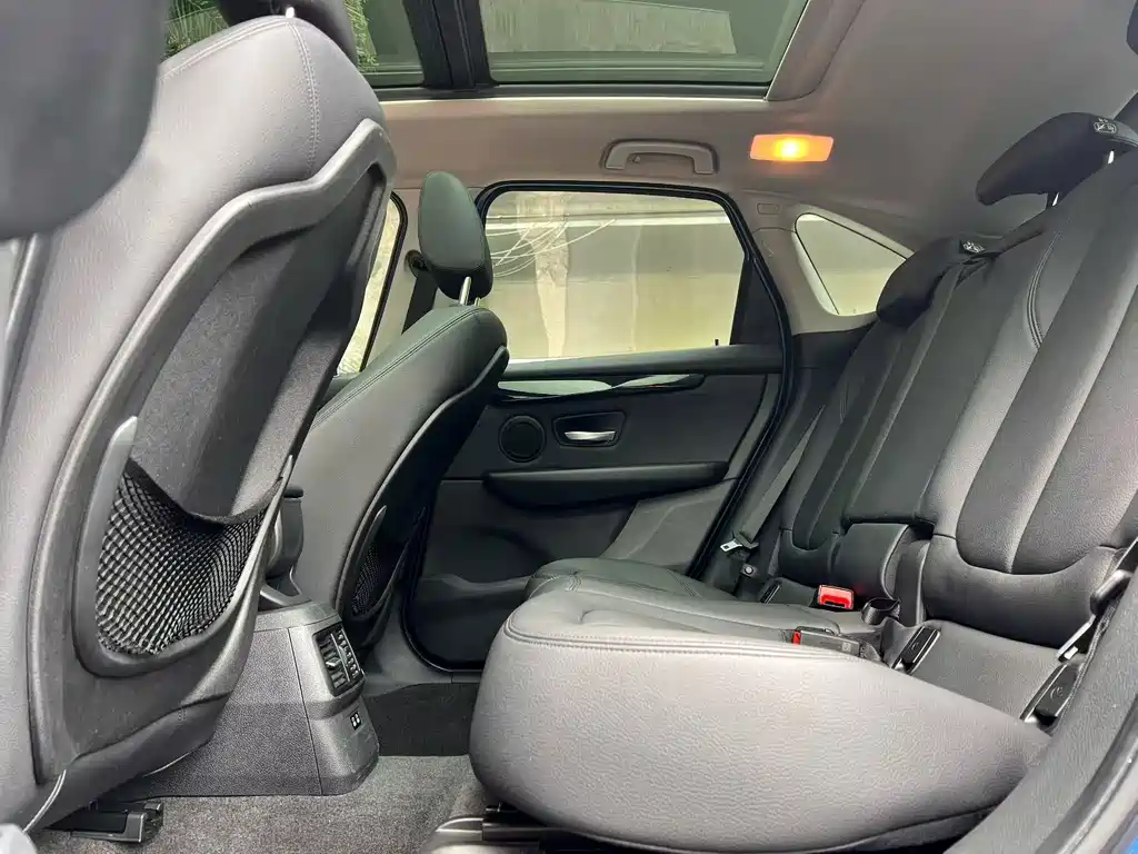 BMW 2 Series Active Tourer — миниатюра 5