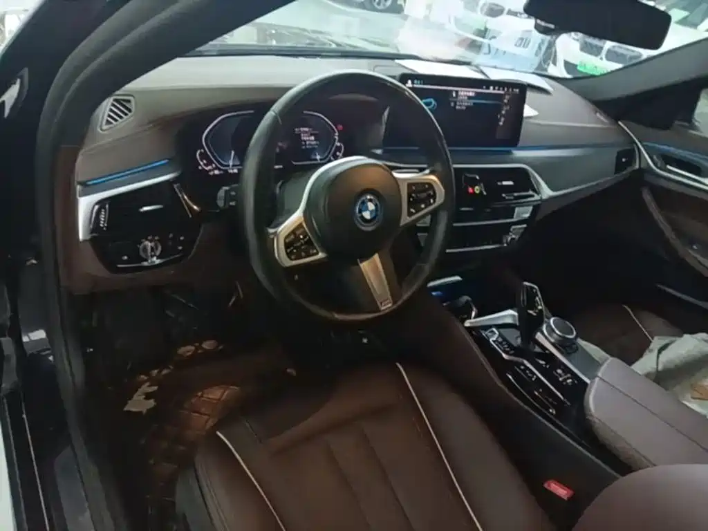 BMW 5 Series New Energy — миниатюра 10