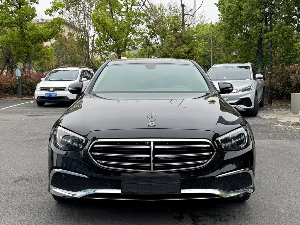 Mercedes-Benz E-Class — миниатюра 2
