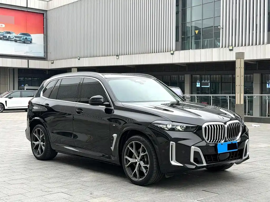 BMW X5 2023 xDrive 30Li Premium M Sport