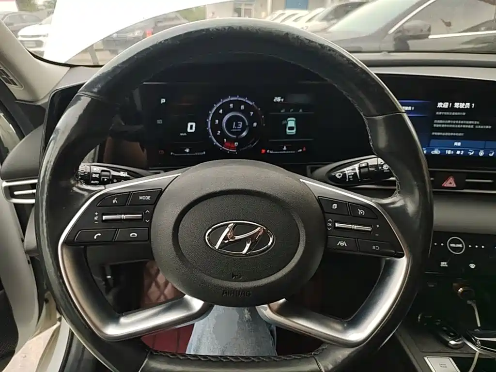 Hyundai Elantra — миниатюра 11