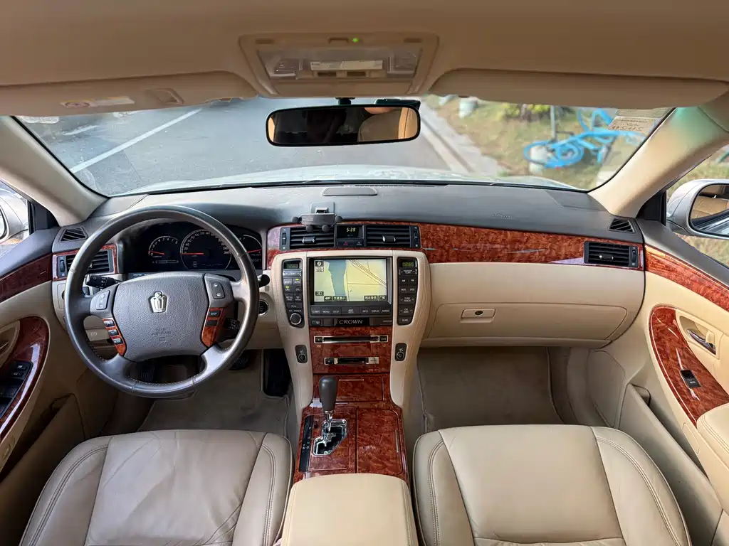 Toyota Crown — миниатюра 11
