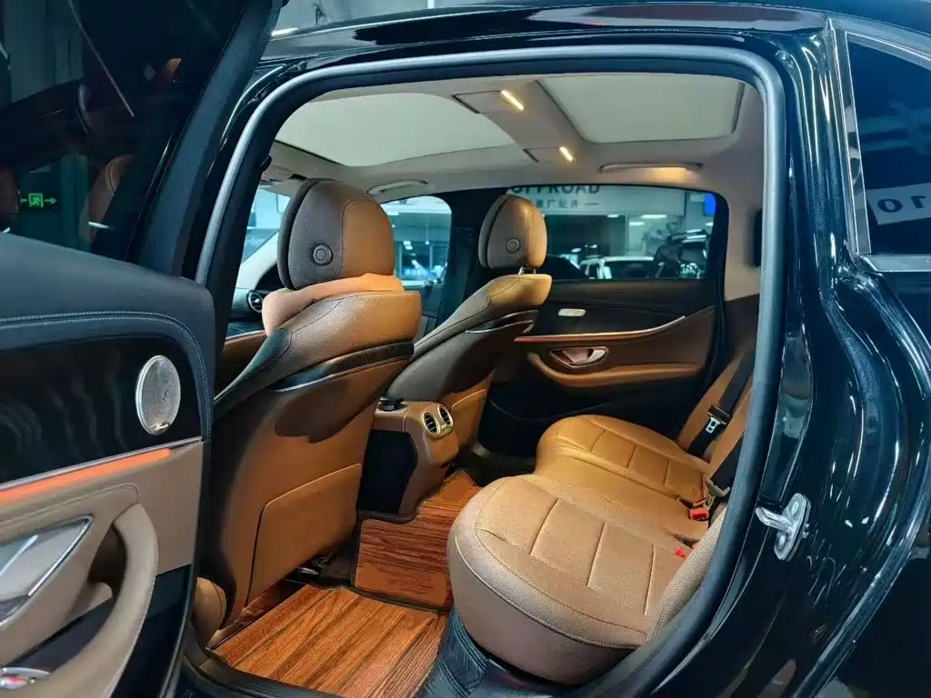 Mercedes-Benz E-Class — миниатюра 17