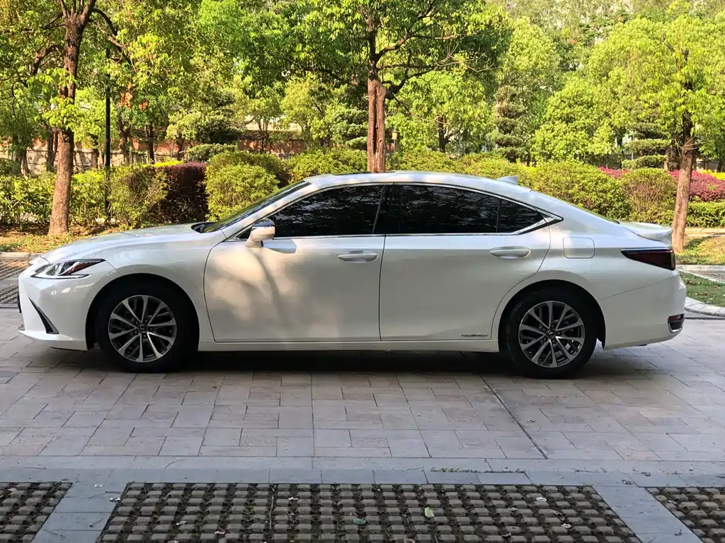Lexus ES 2021 300h