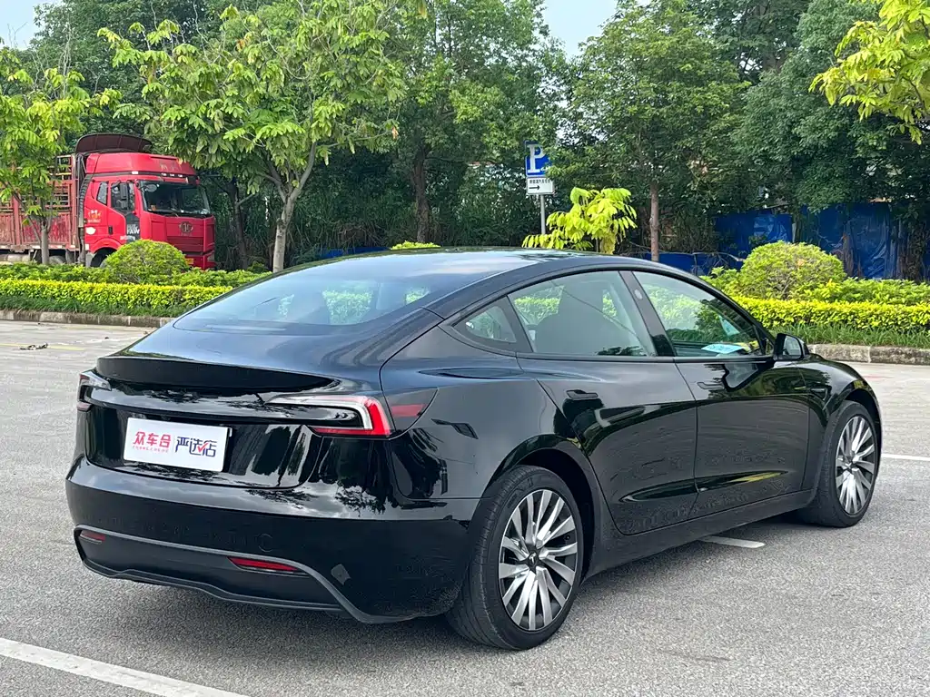 Tesla Model 3 — миниатюра 5