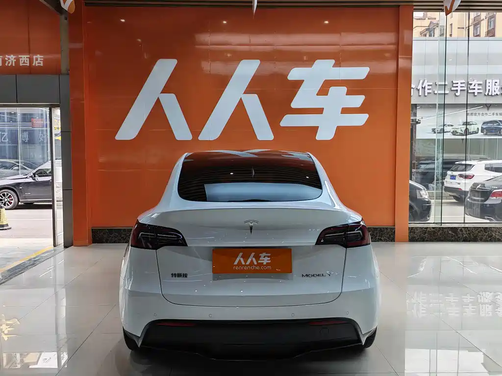 Tesla Model Y — миниатюра 5