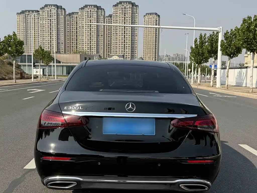Mercedes-Benz E-Class — миниатюра 13