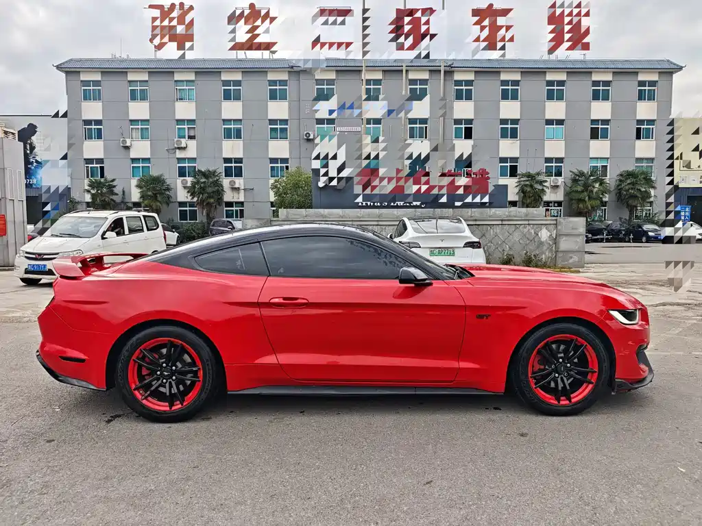 Ford Mustang — миниатюра 4