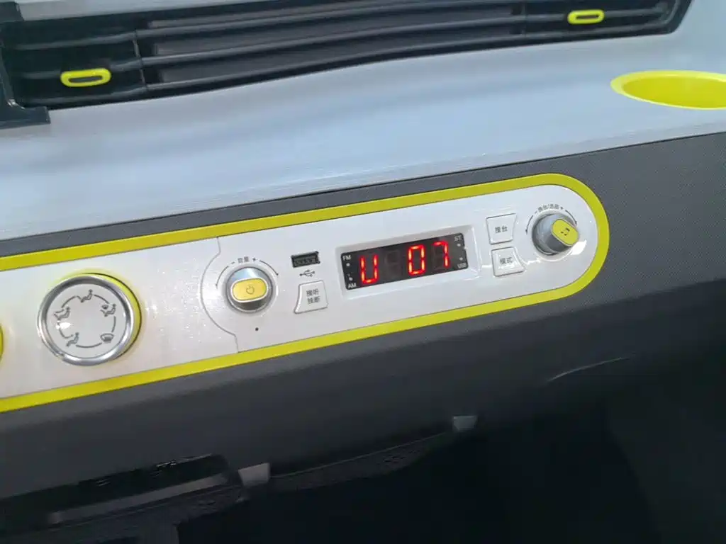 Wuling MINIEV — миниатюра 13