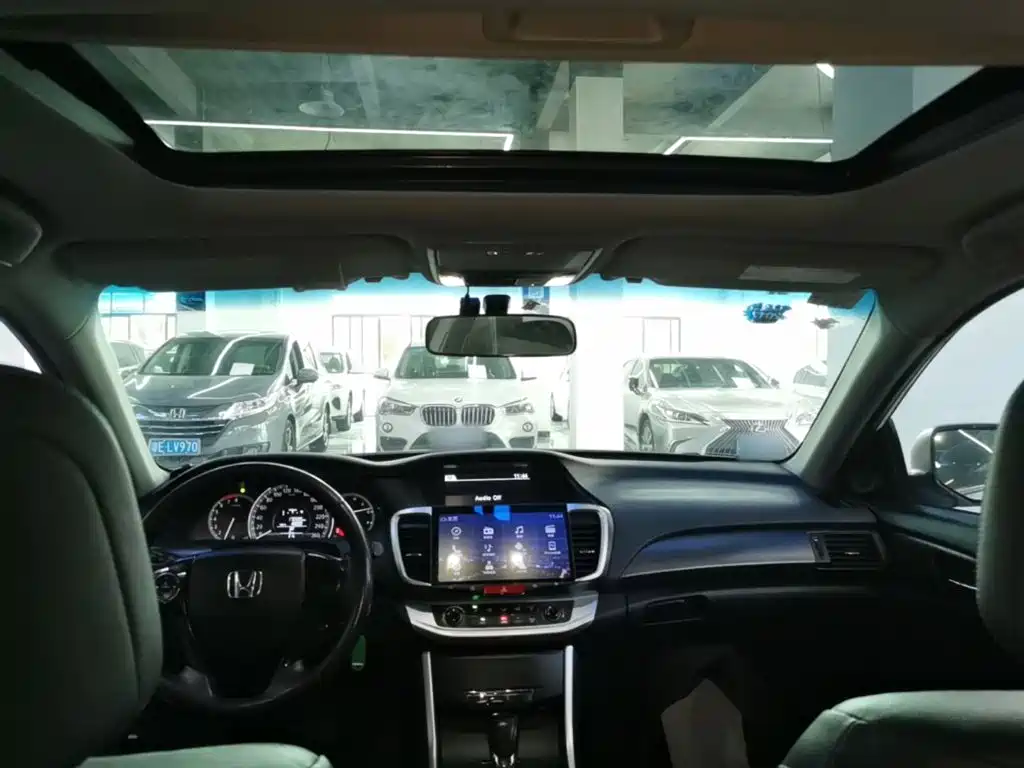 Honda Accord — миниатюра 18