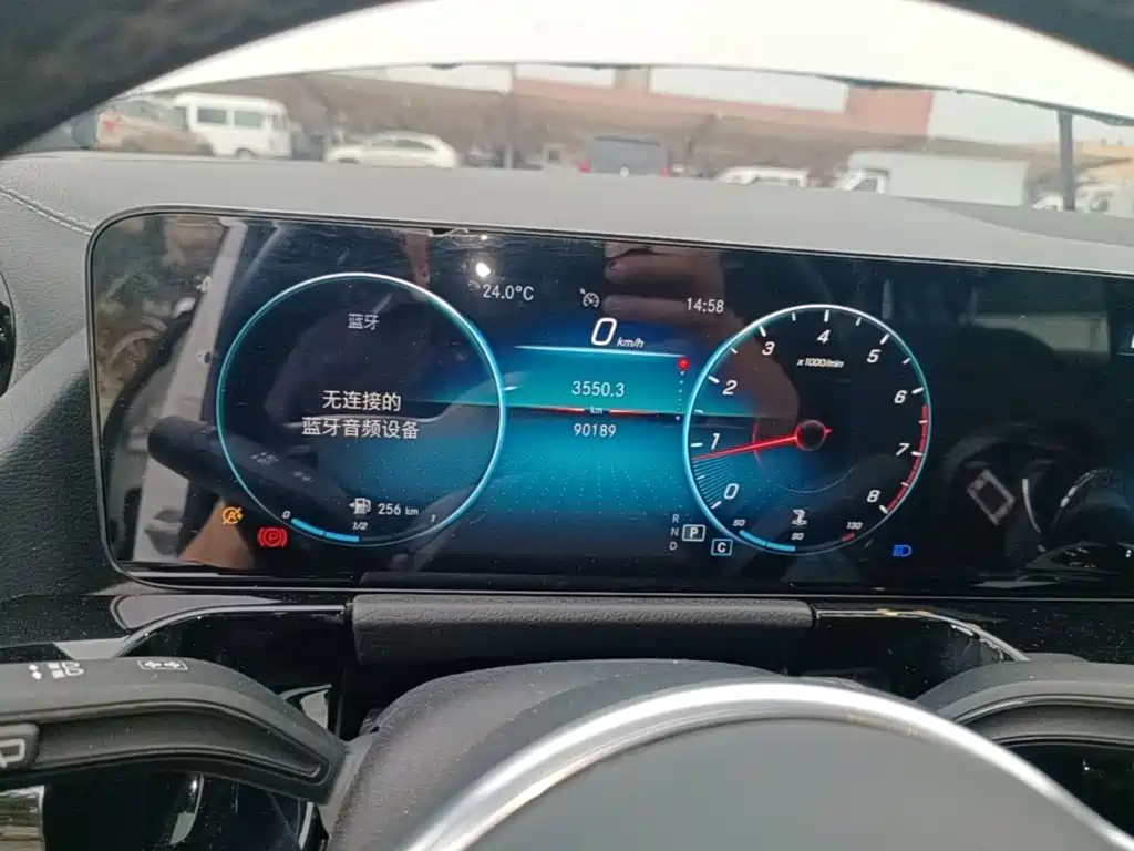 Mercedes-Benz GLA — миниатюра 12
