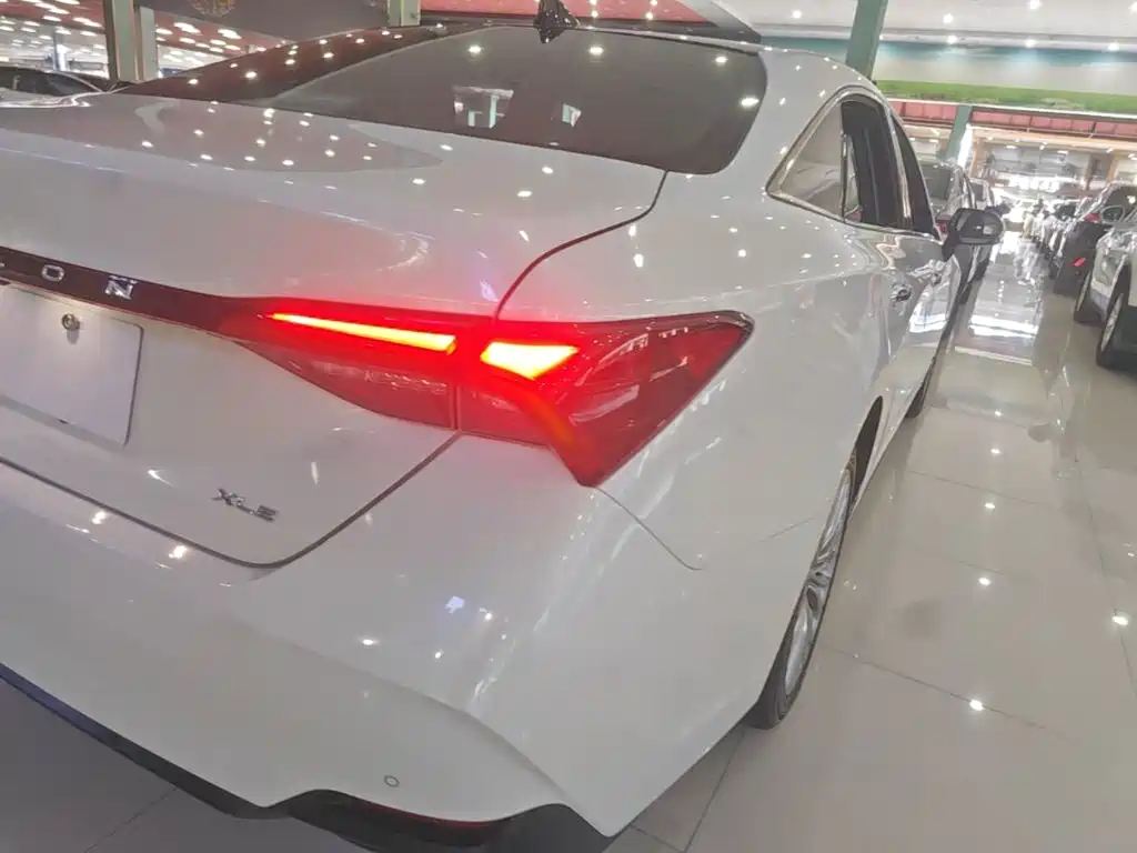 Toyota Avalon — миниатюра 8