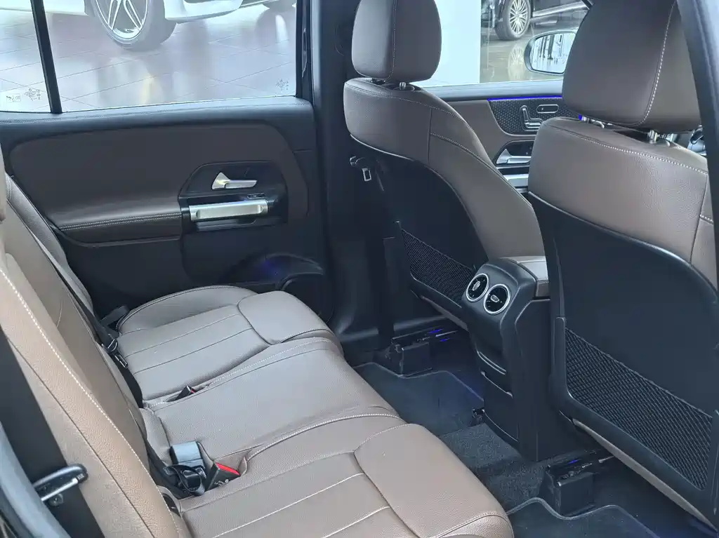 Mercedes-Benz GLB — миниатюра 21