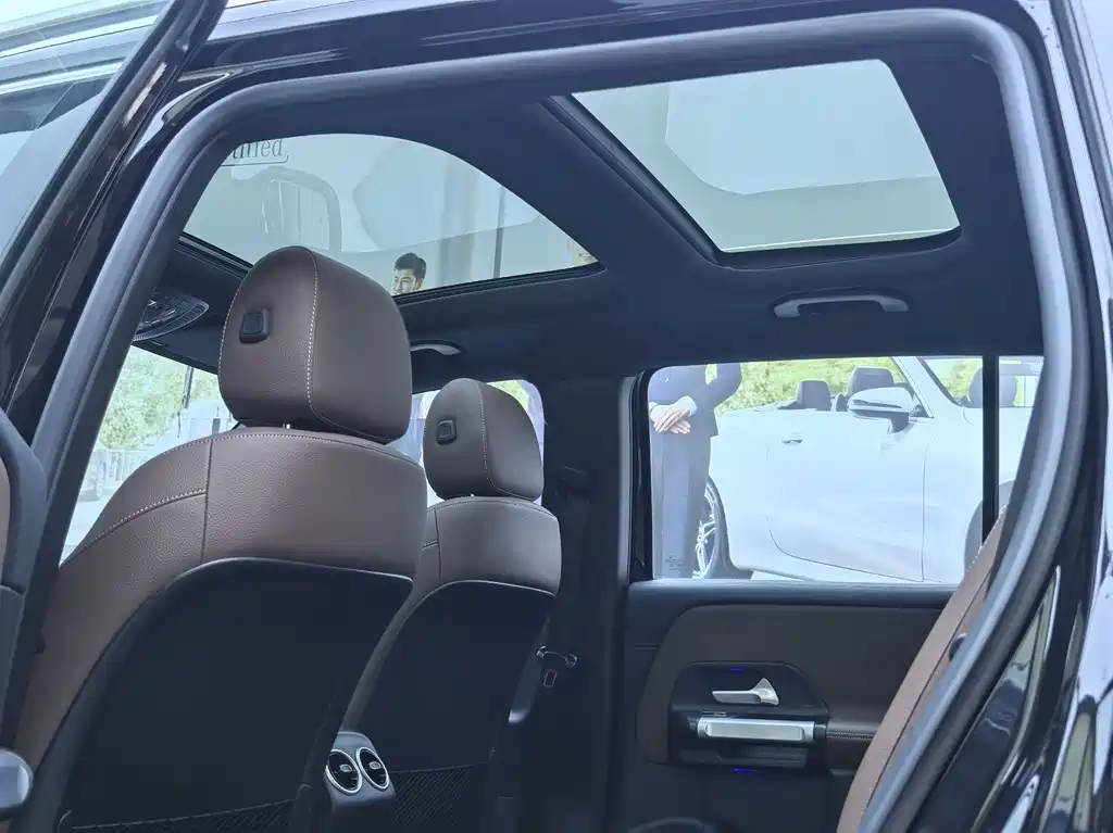 Mercedes-Benz GLB — миниатюра 30