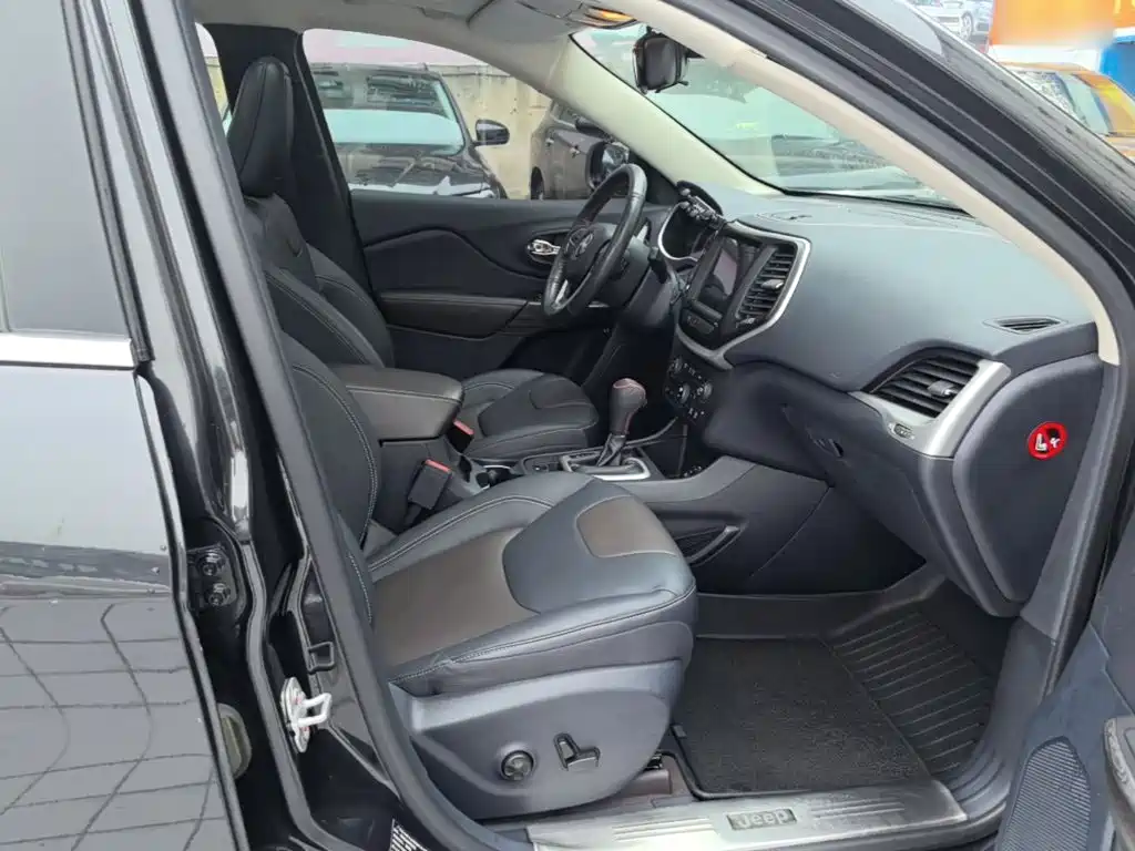 Jeep Cherokee — миниатюра 25