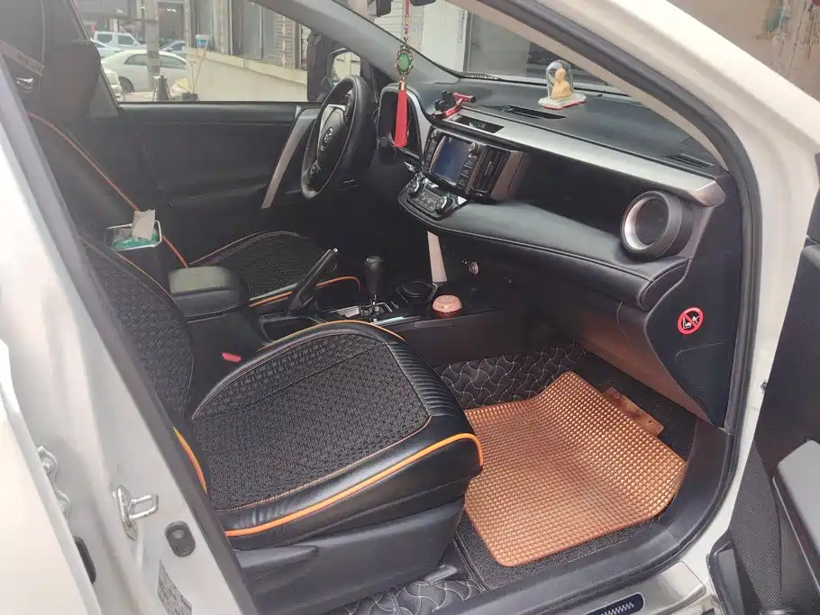 Toyota RAV4 — миниатюра 8