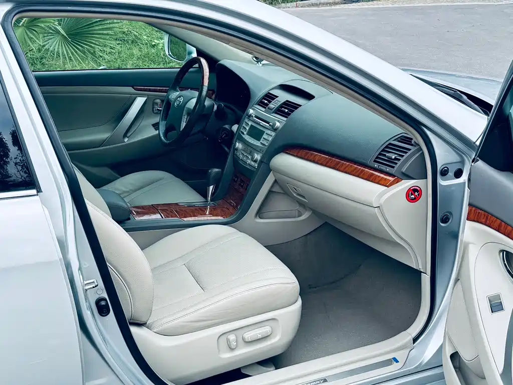 Toyota Camry — миниатюра 7
