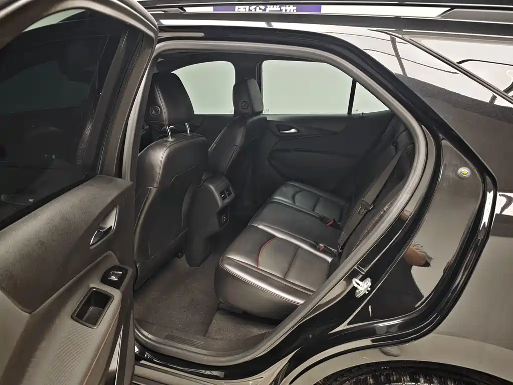 Chevrolet Equinox — миниатюра 17
