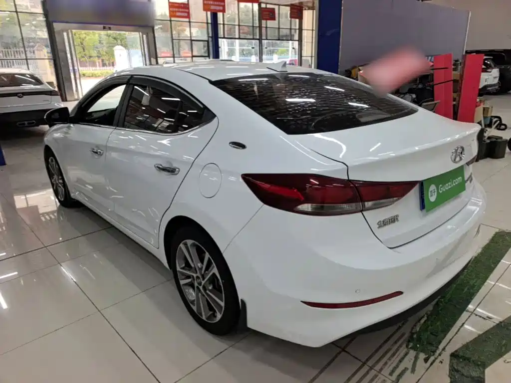 Hyundai Elantra — миниатюра 5