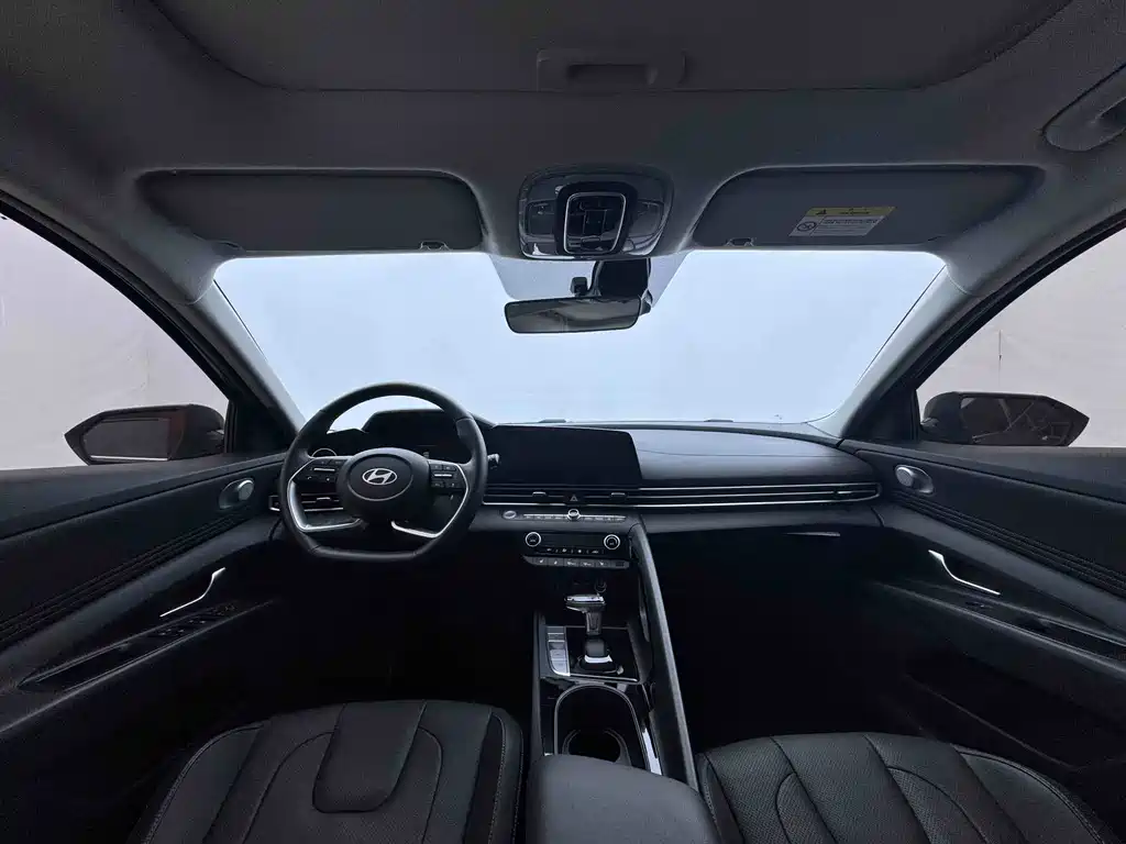 Hyundai Elantra — миниатюра 10