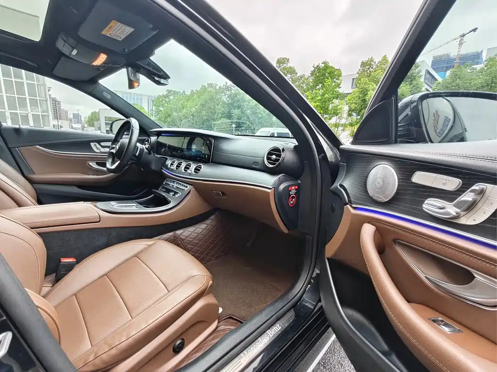 Mercedes-Benz E-Class — миниатюра 5